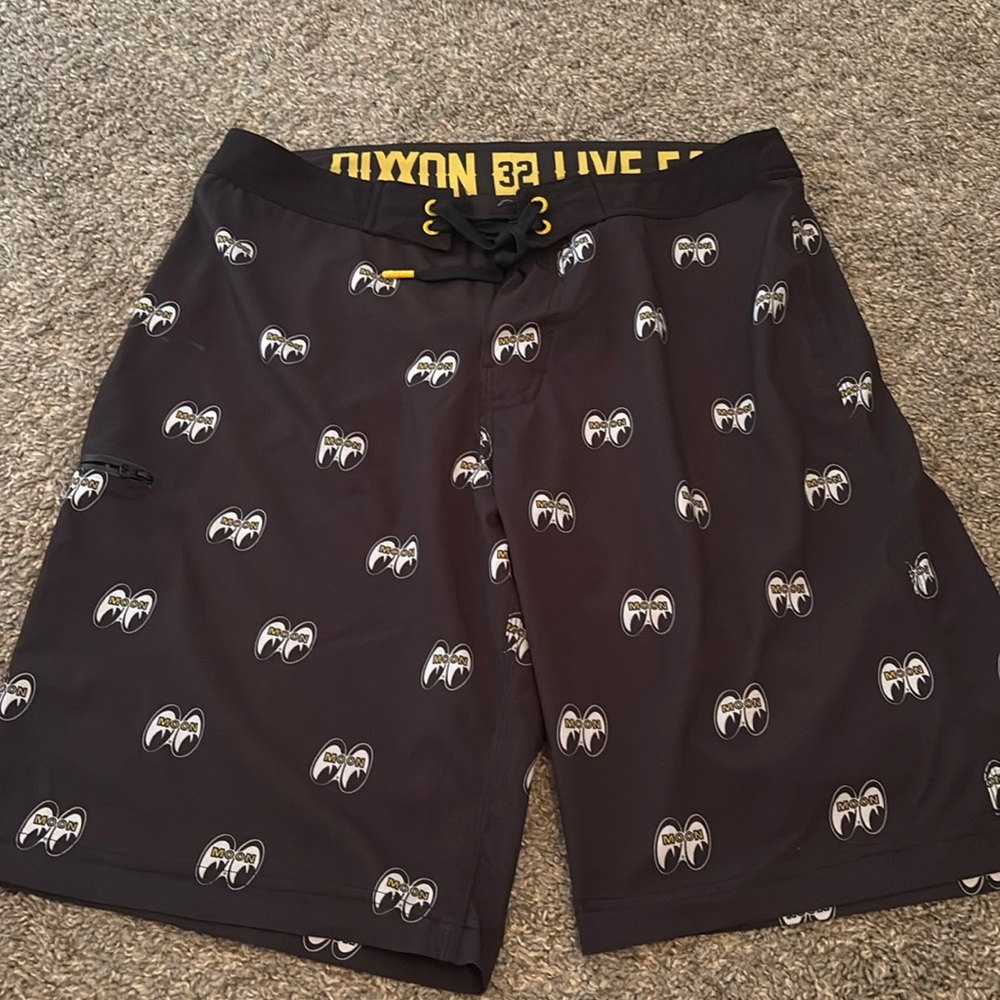DIXXON board shorts size 32